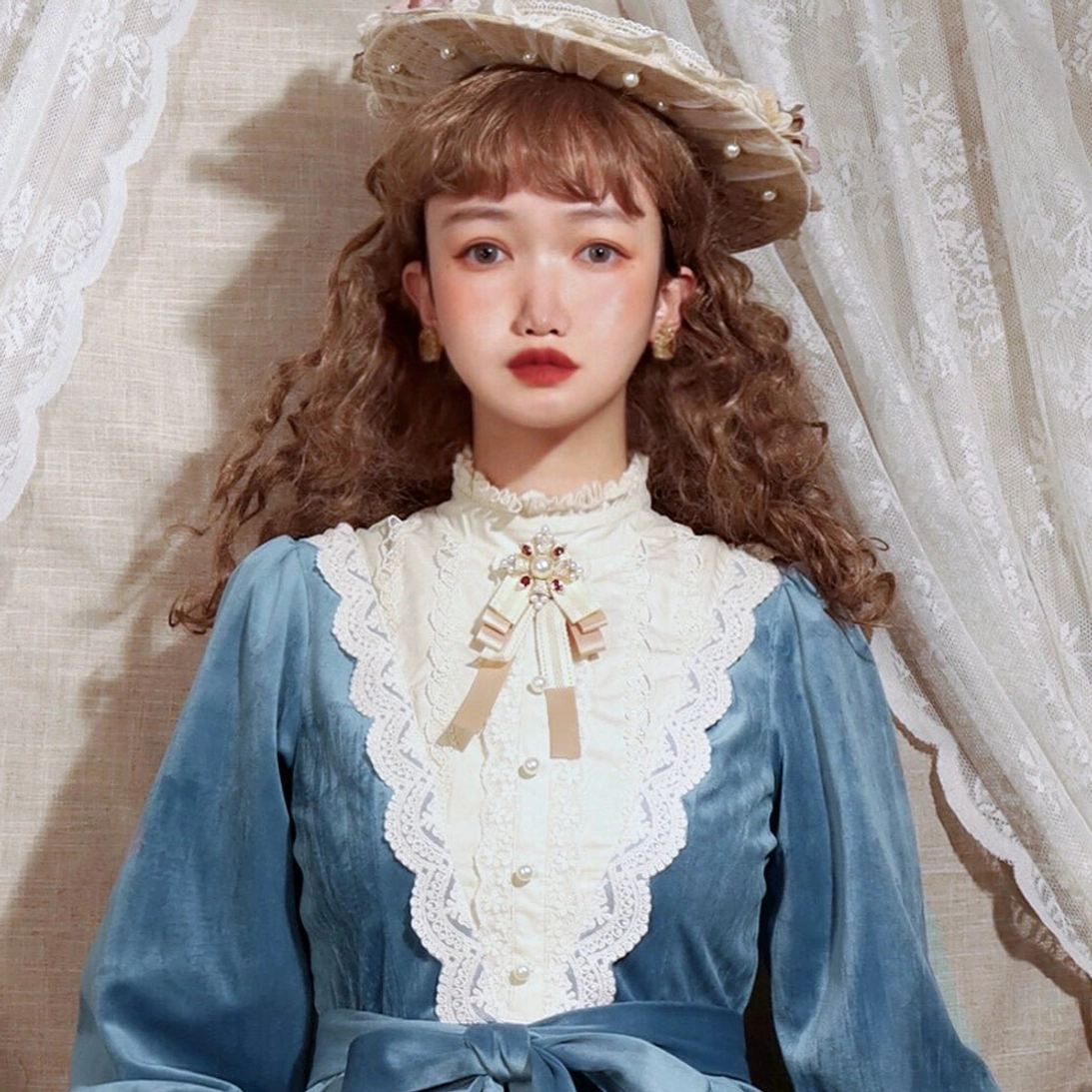 lolita-bow-brooch-styling-guide-coordinate-demonstration-classic-gothic-sweet-lolita-fashion-wearing-suggestion