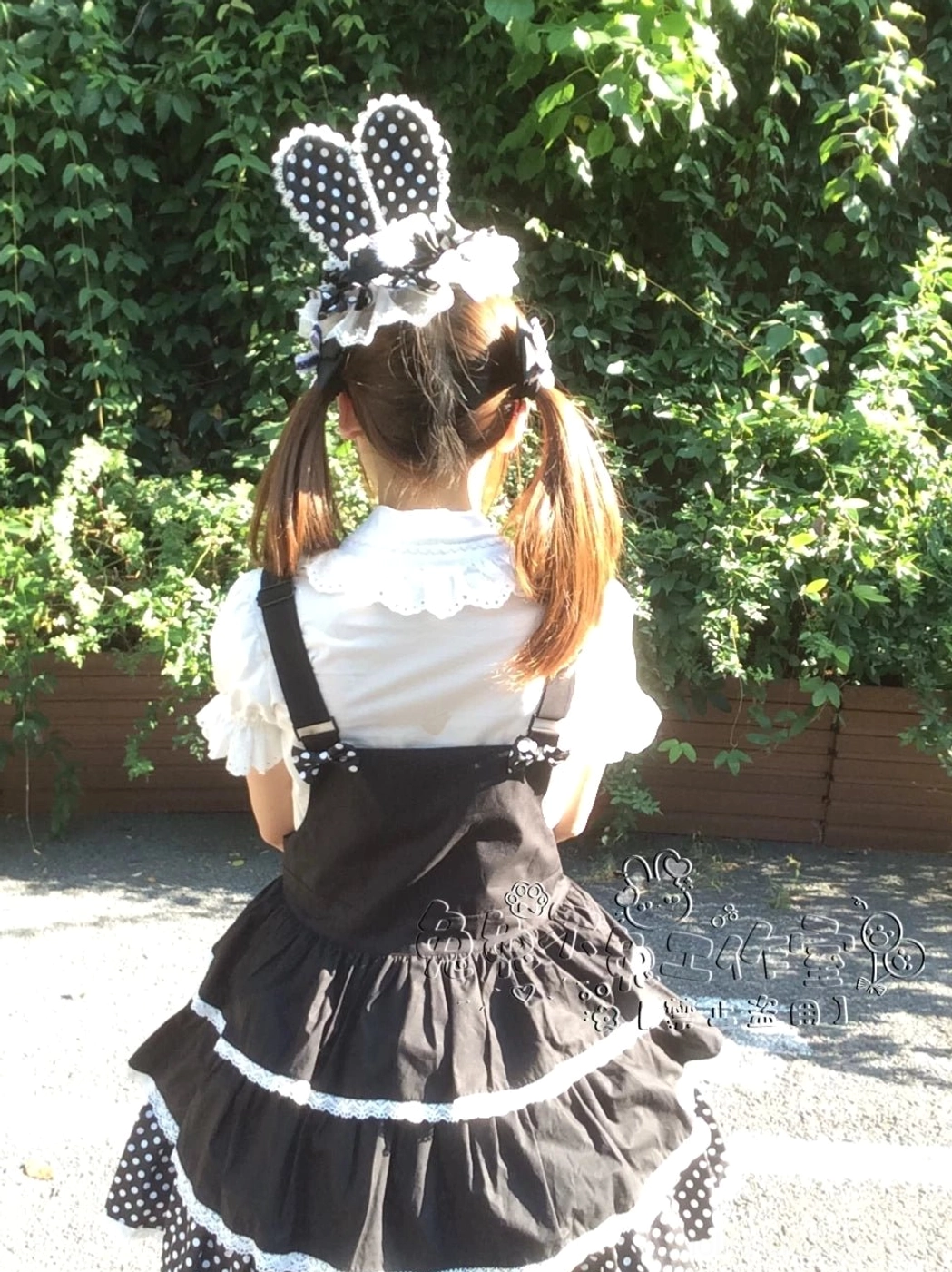 Lolita bunny ear hair clip accessory styling guide showing how to wear with different Lolita fashion outfits and coordinate suggestions for sweet and classic styles