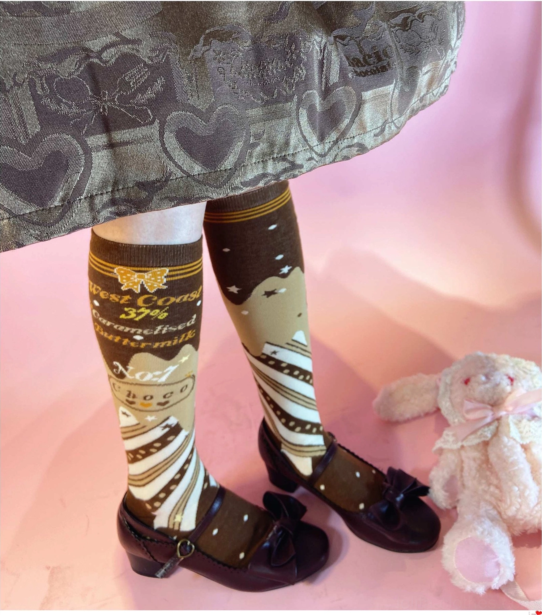 Chocolate lolita socks community styling inspiration lolita meetup group photo real wear showcase authentic coordinate examples