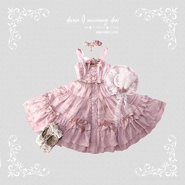 Lolita ensemble size comparison display on multiple body types showing how different sizes fit and coordinate together across the range