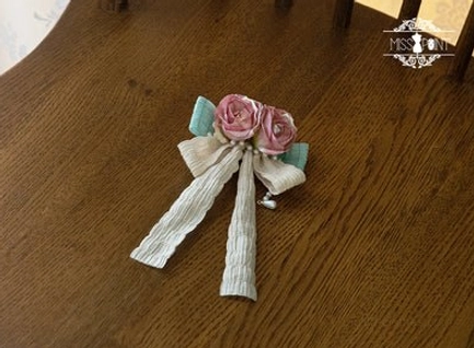 green lolita hair clip accessory with natural green tone delicate lace detail and comfortable secure grip