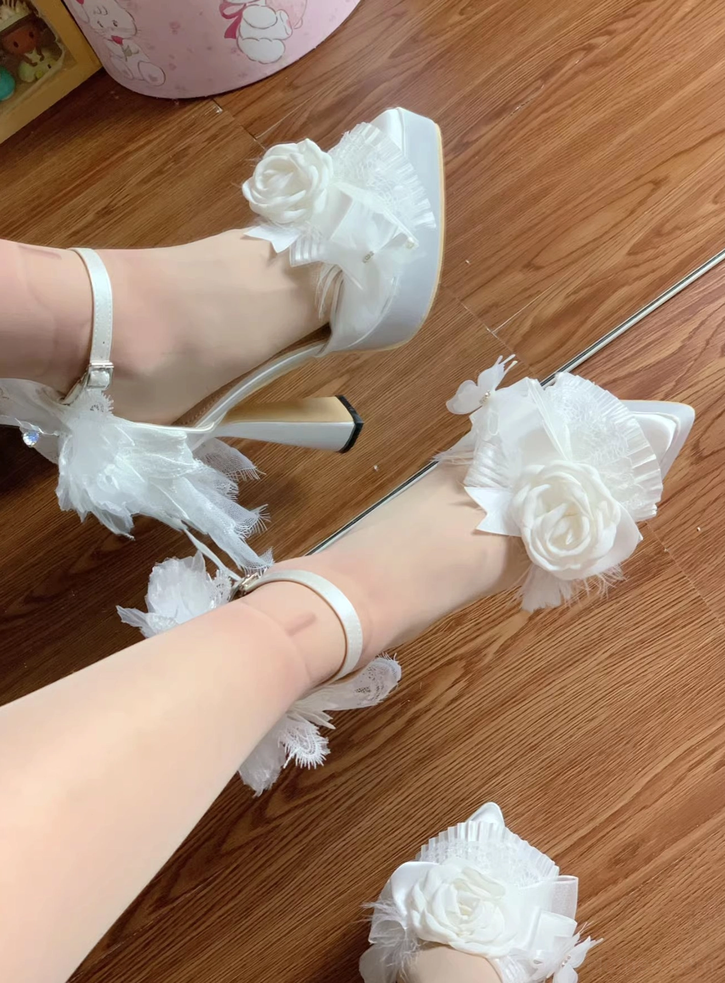 Lolita heel shoes size and fit guide display showing adjustable ankle buckle strap customization, heel height proportion to platform sole, and comfortable wearing position