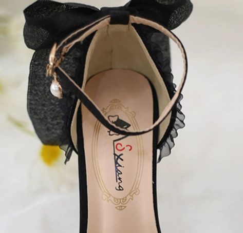 Lolita fashion coordinate styling inspiration camellia bow heels classic gothic sweet combinations photography ideas