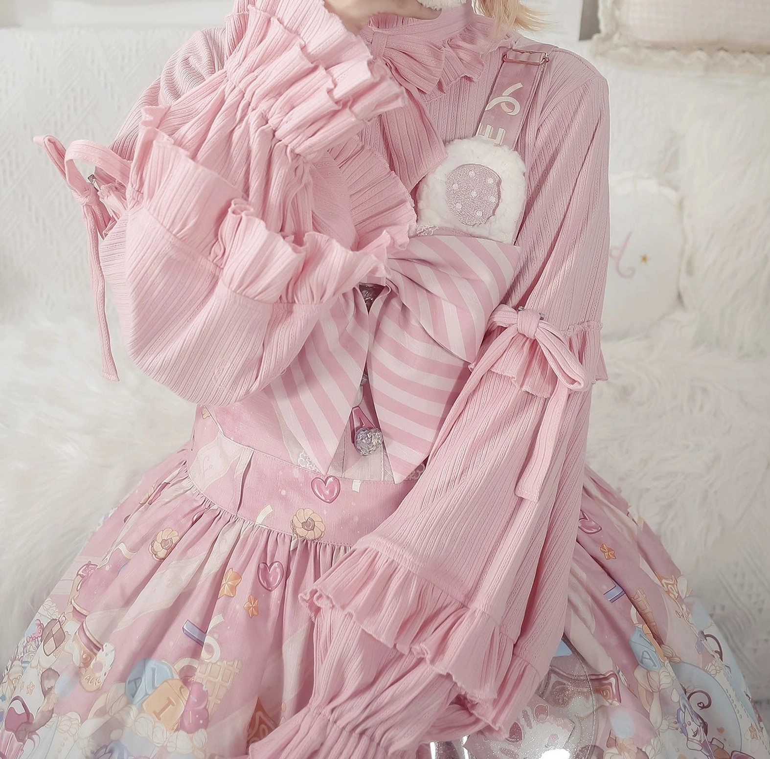 Lolita inner blouse neckline close-up showing ruffle round collar and detachable bow decoration design detail