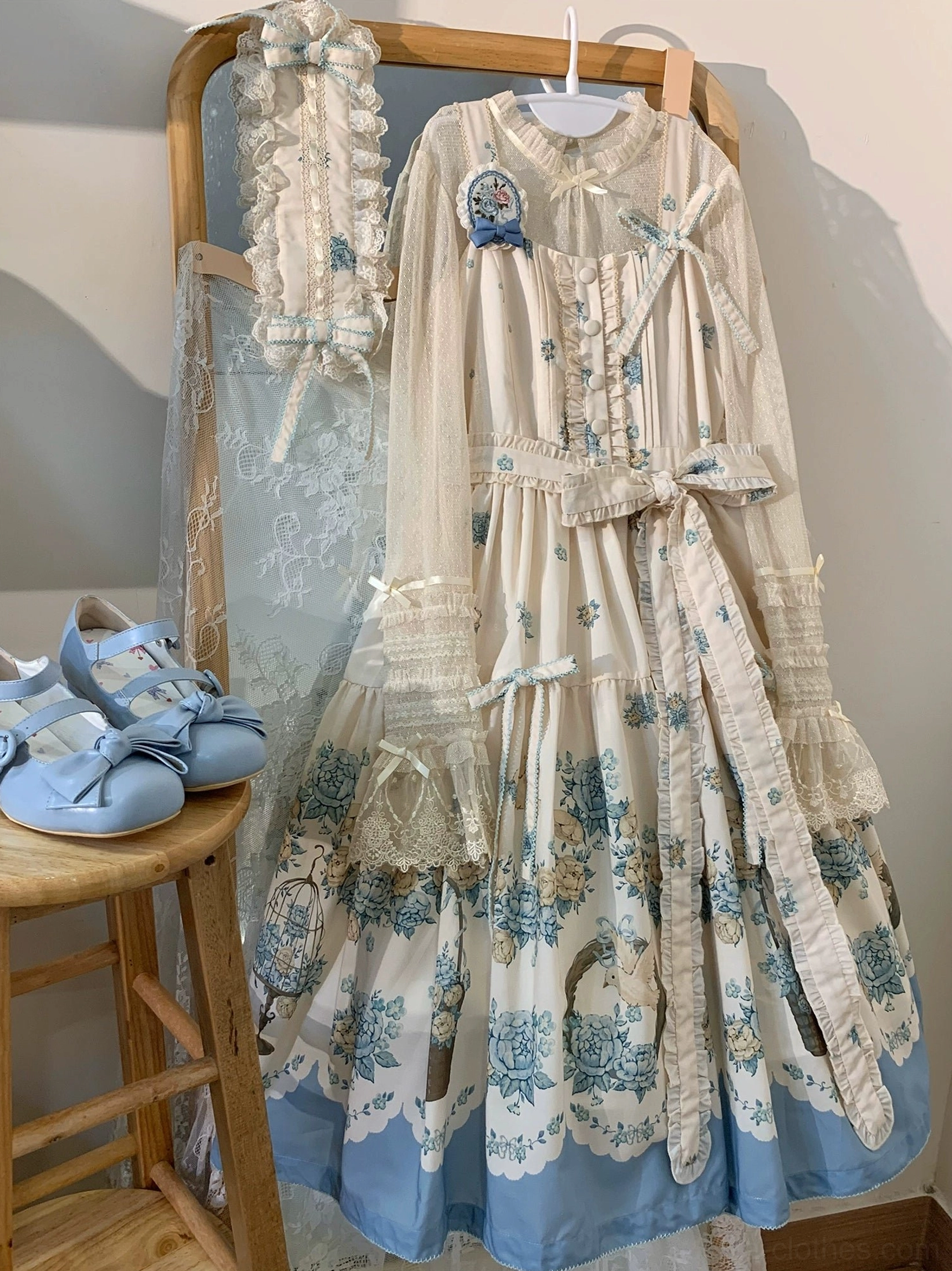Lolita jsk dress coordinated outfit styling with matching accessories, floral print jumper skirt ensemble, complete coordinate inspiration