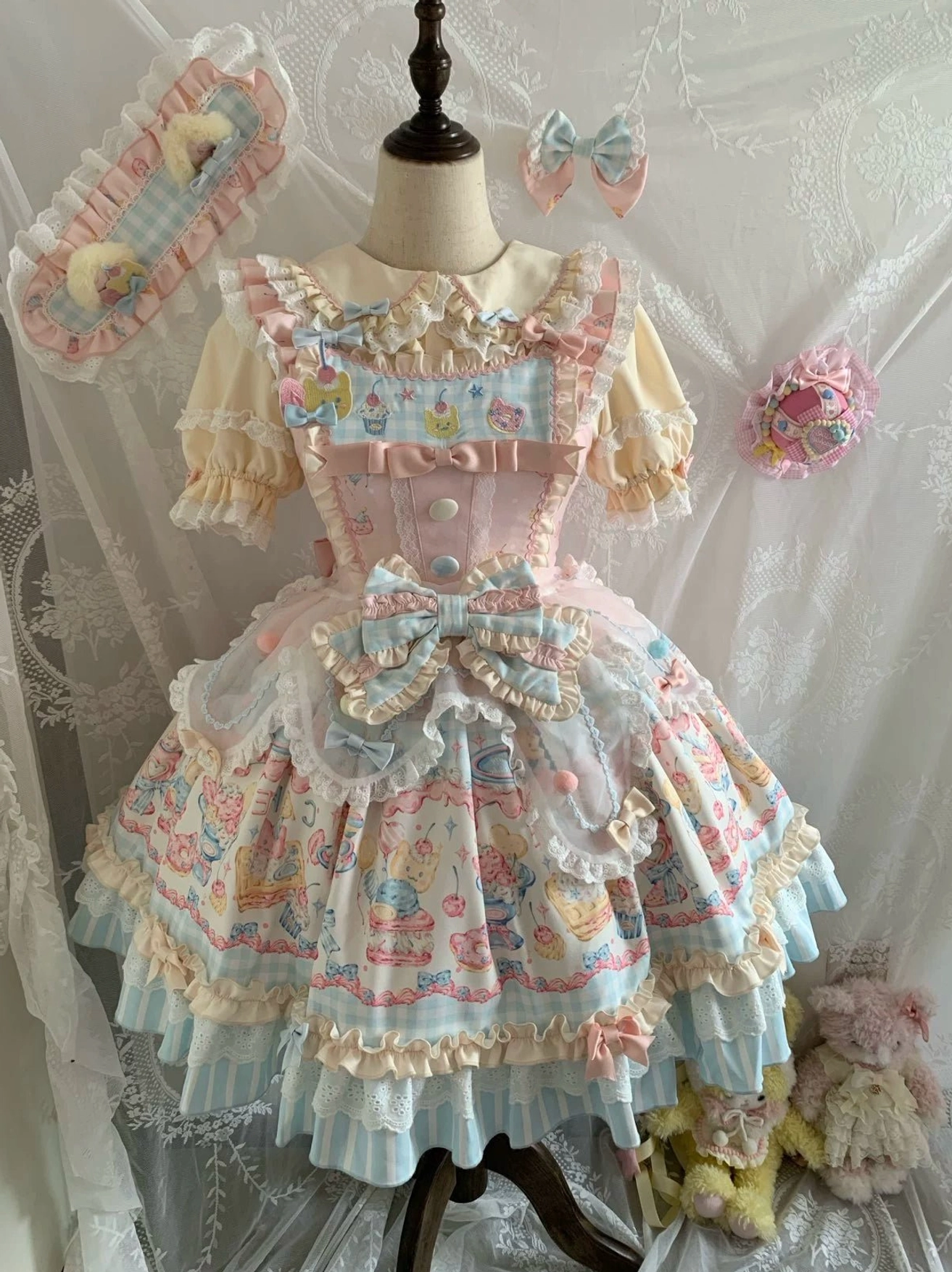 Lolita jsk dress back shirring panel fit comfort feature construction detail pastel dress
