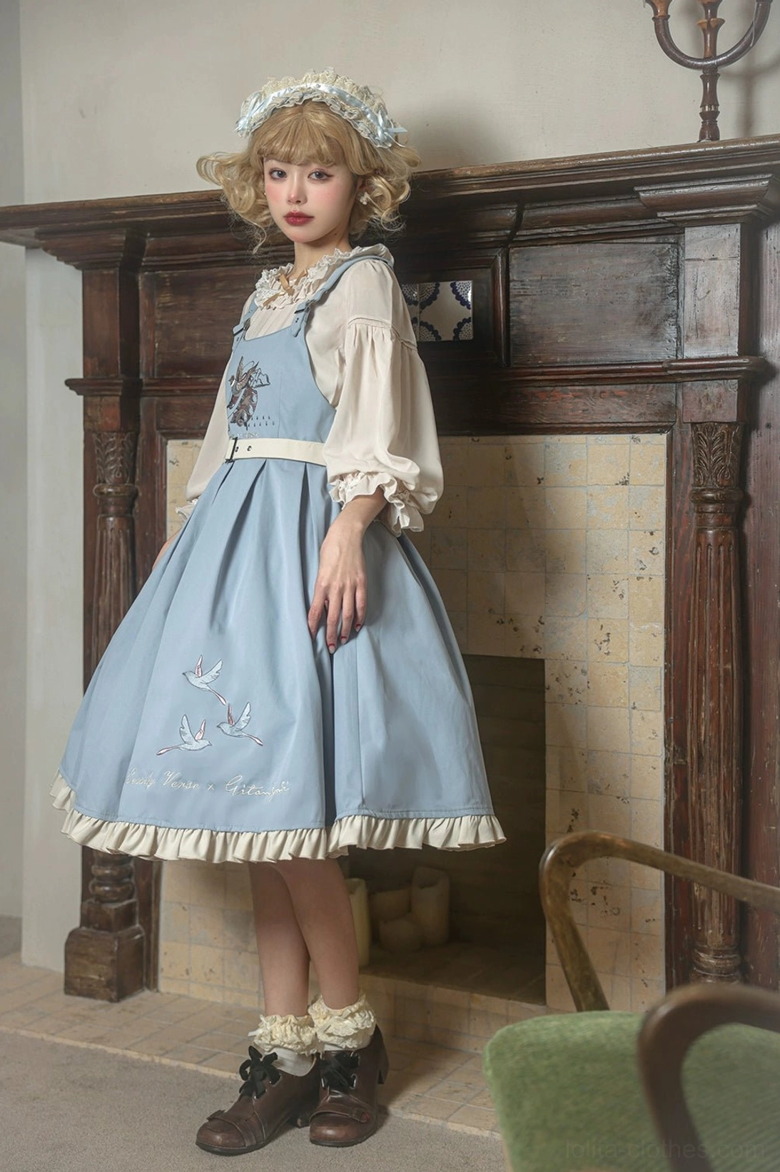 Lolita JSK dress side zipper closure detail smooth fastening mechanism construction quality close-up view