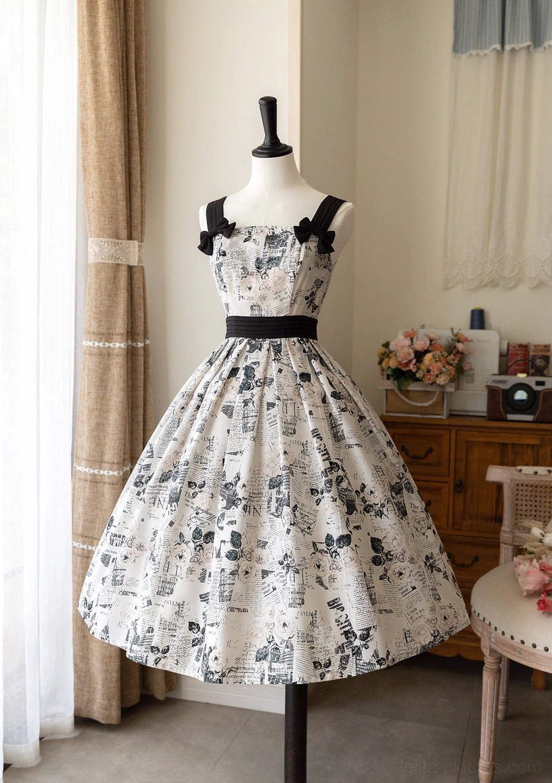 Size comparison showing different sizes of lolita JSK dress on models of varying heights and builds demonstrating fit across size range