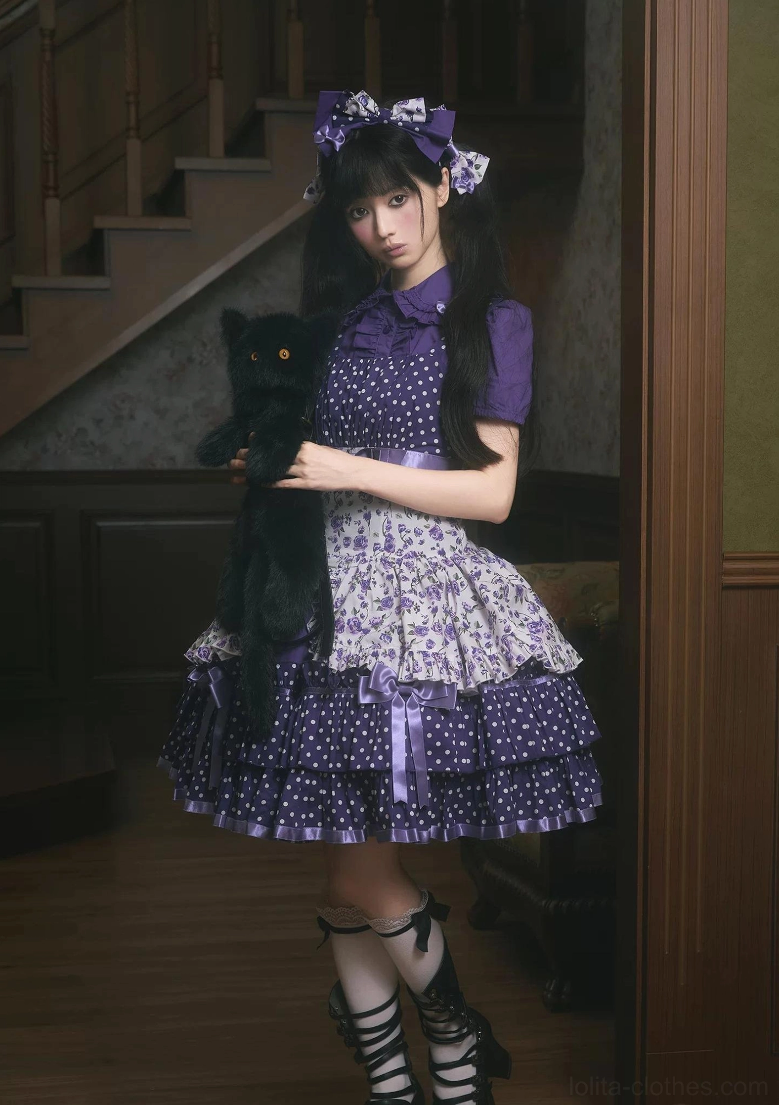 Flat-lay measurement reference for old school Lolita JSK dress showing elastic bust and waist measurements, hem circumference, and length specifications for size chart accuracy