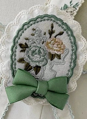 Lolita jsk dress coordinating brooch pin in green color variation, decorative accessory for ensemble coordination