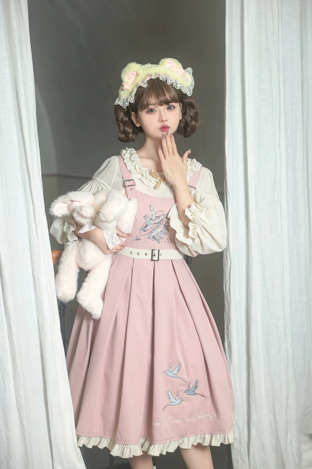Lolita JSK dress inner blouse back view showing shirring construction adjustable straps box pleat details rear silhouette