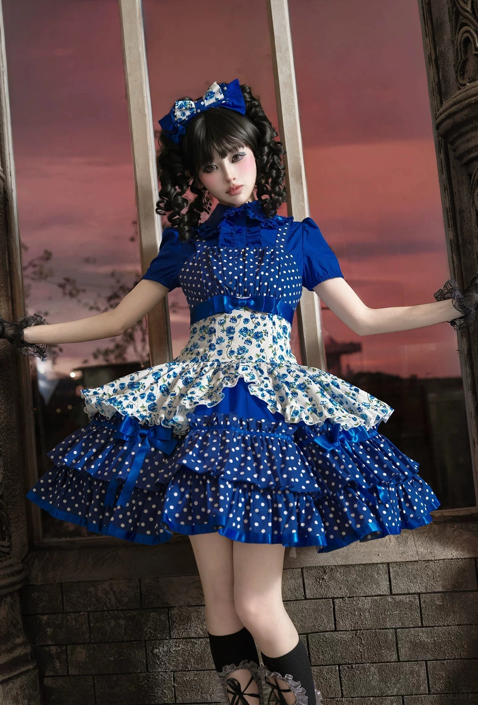 Old school Lolita JSK dress pure cotton construction showing seam quality and fabric texture, detailed view of elastic waistband and side zipper closure mechanism for secure fit