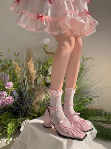 Lolita lace ankle socks styling guide featuring multiple color combinations with coordinated Mary Jane shoes and Lolita fashion accessories