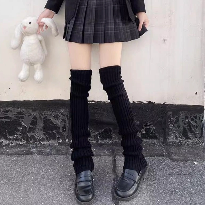 Lolita leg warmers knit thigh-high slouchy styling dark color coord close-up texture detail