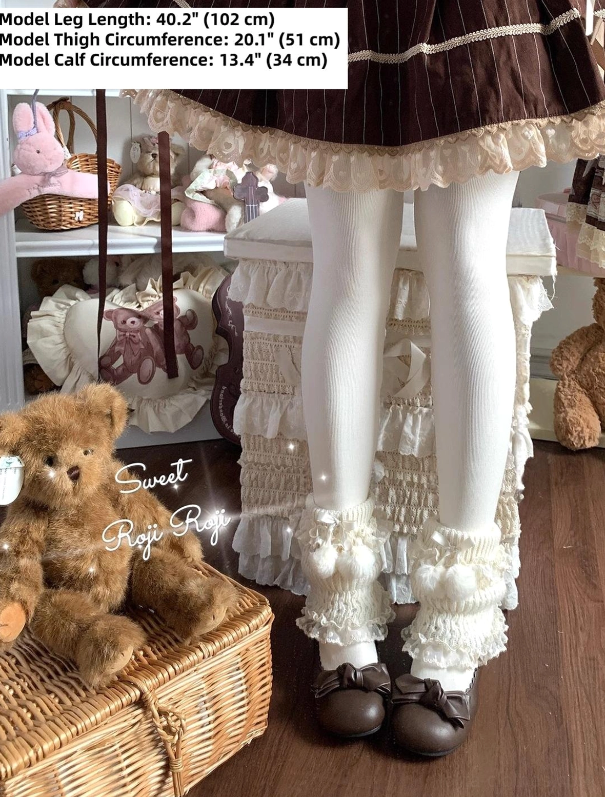 Lolita leg warmers on model leg with white tights and brown bow loafers, displaying size specifications and model measurements for proper fit reference