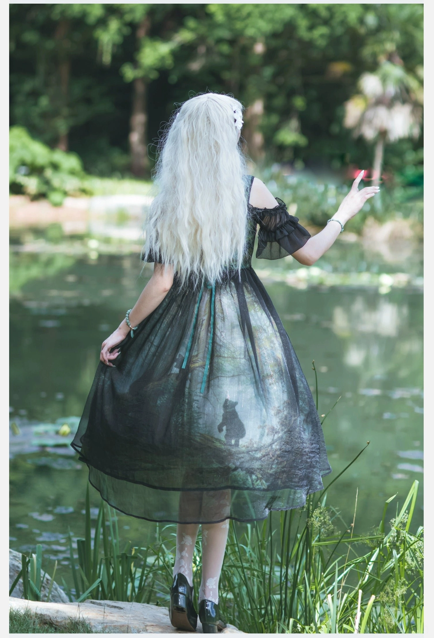 Lolita coordinate set number two corset with lace shoulder straps bow decorations fishbone structure