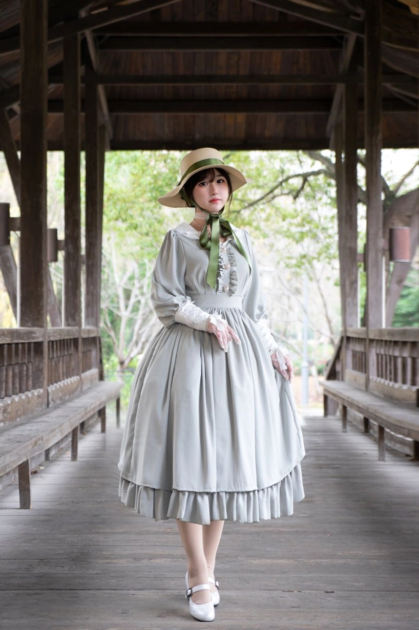 Classic Lolita OP dress styling suggestion with vintage accessories including bonnet, socks, and coordination ideas