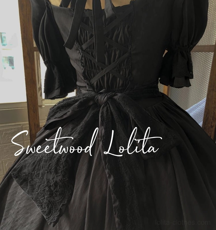 French Lolita one-piece dress showing how to coordinate with 60cm petticoat for long dress volume