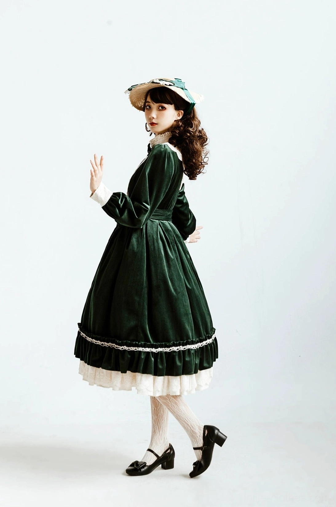 Vintage lolita one-piece dress cultural expression japanese fashion tradition lolita community