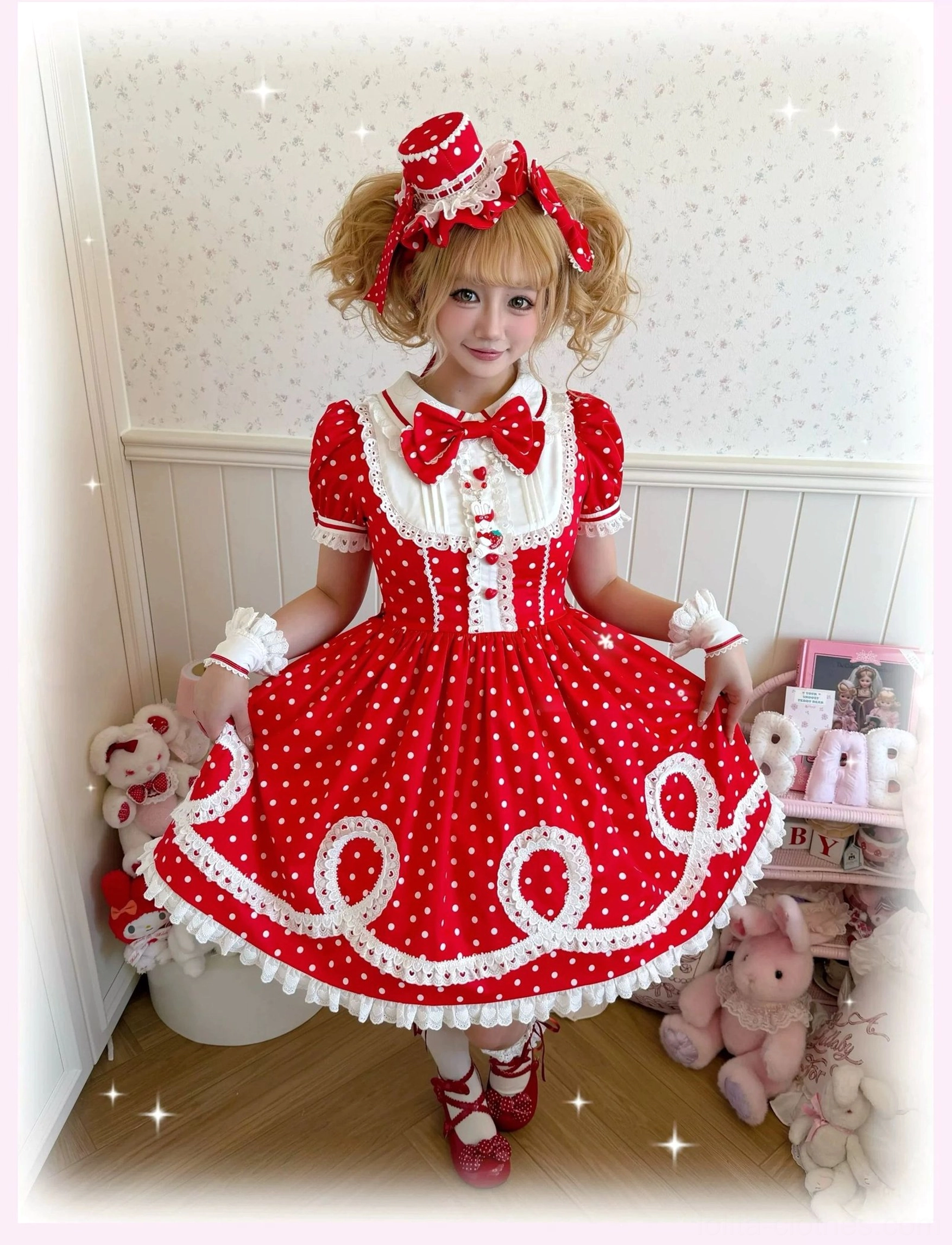 Matching bonnet necklace accessory set for old school lolita OP dress showing design and styling option