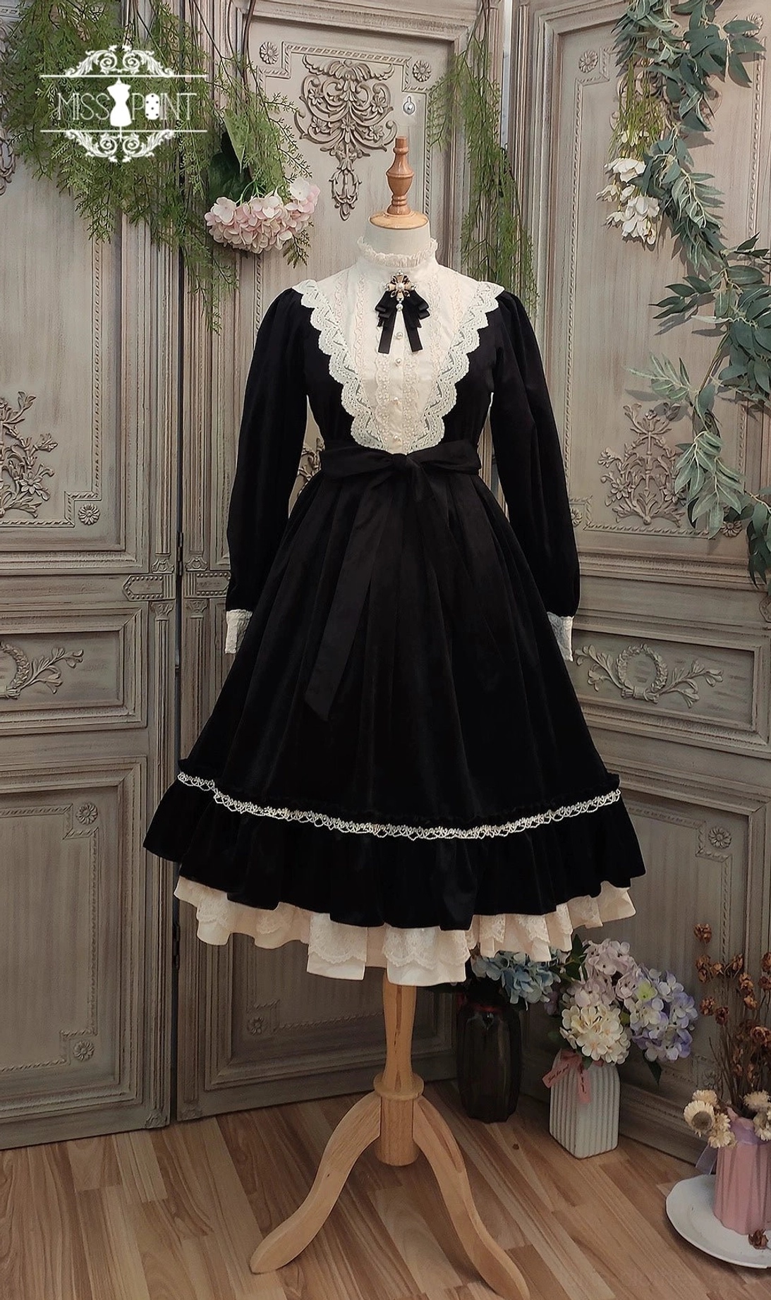Lolita velvet op dress raven black full-body standing front model black color display showcase