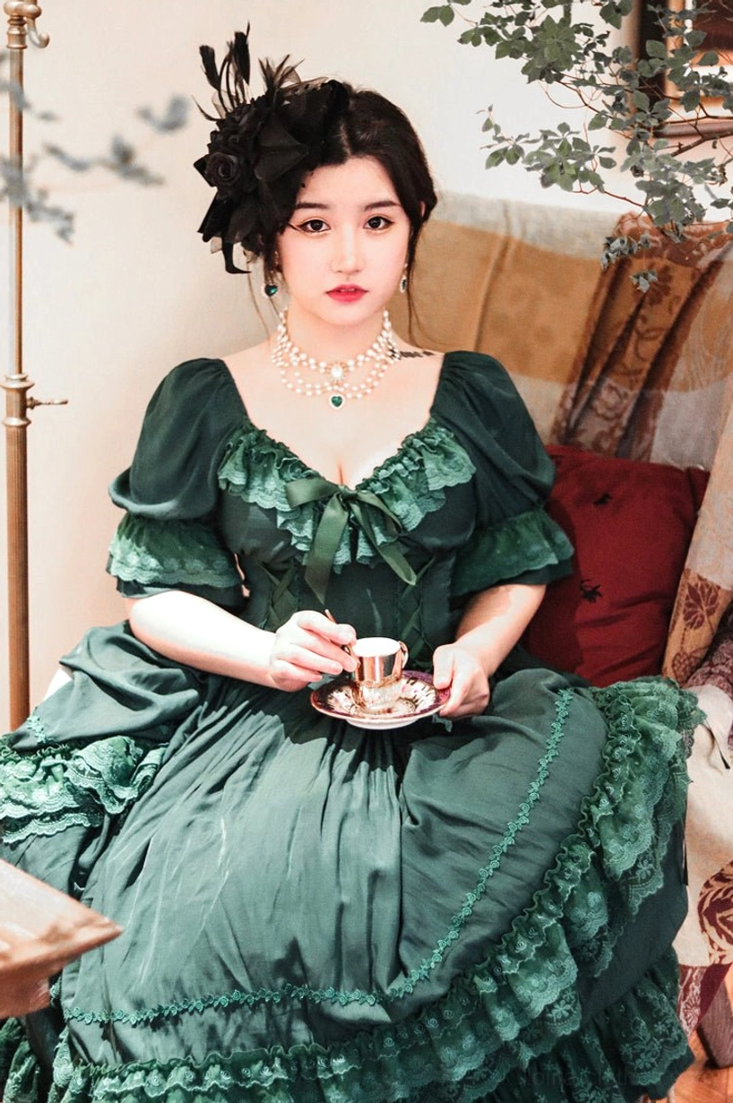 French Lolita one-piece dress styled with coordinating petticoat showing recommended 17.7 inch or 23.6 inch options
