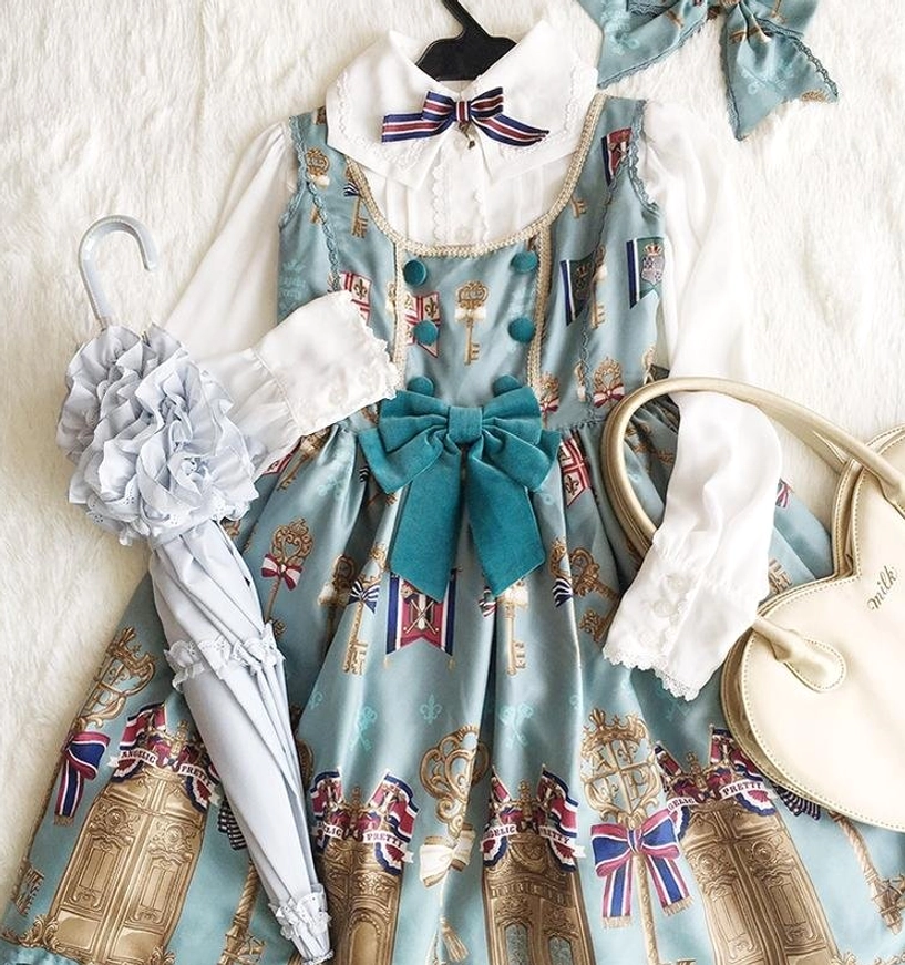 Lolita parasol strap buckle and closure system for secure storage and fastening in long umbrella mode