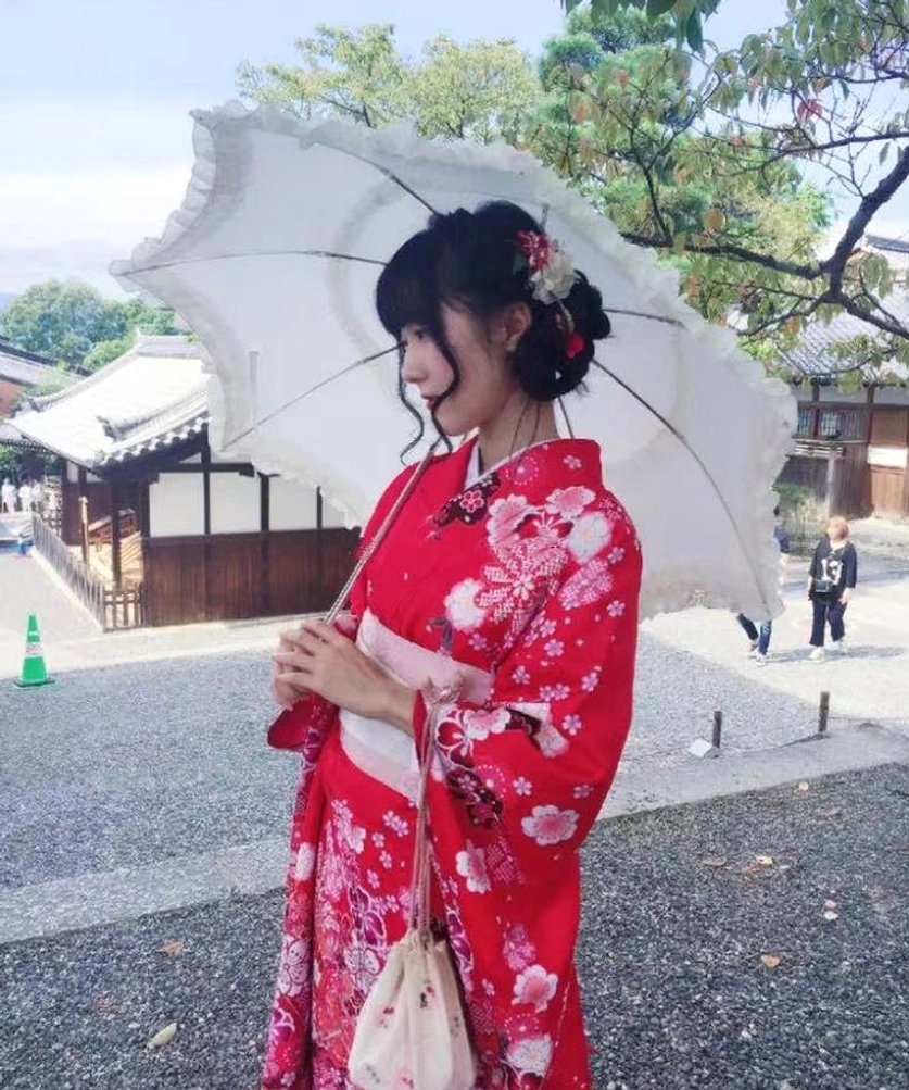 Lolita ruffled parasol travel packing demonstration showing two-fold compact mode fitting into luggage