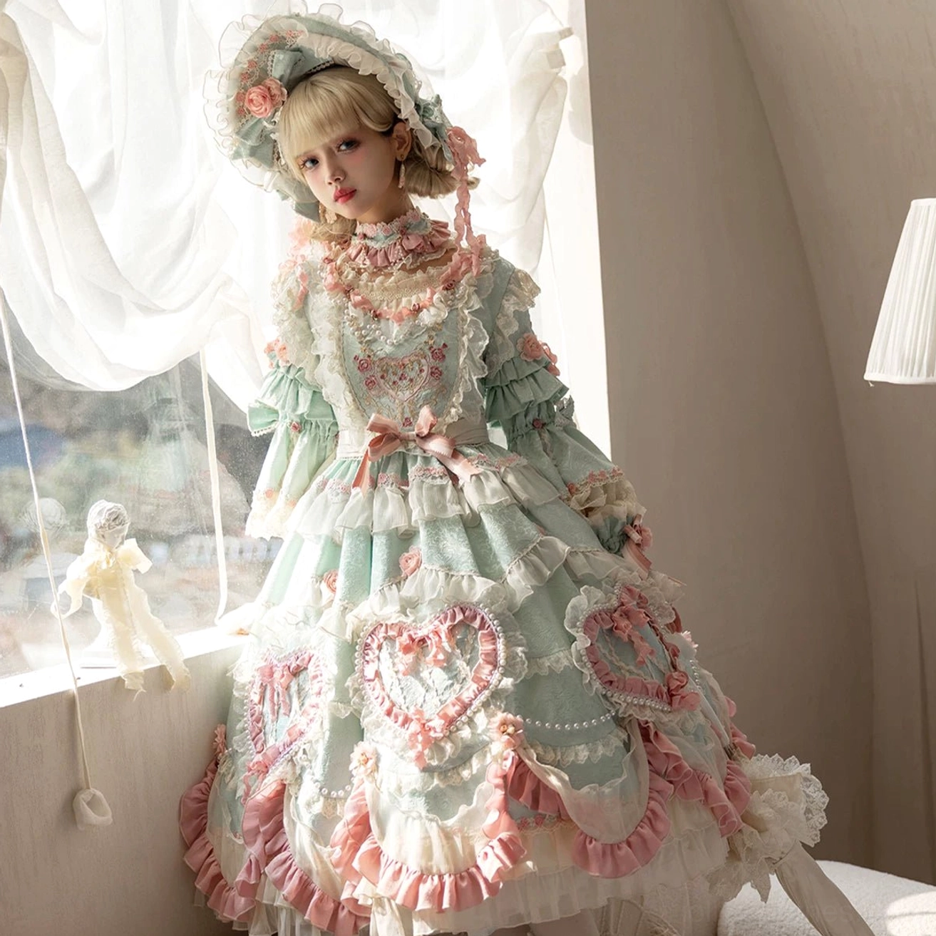 Lolita pearl chain choker and ruffled bonnet accessories set showing romantic elegant vintage styling together