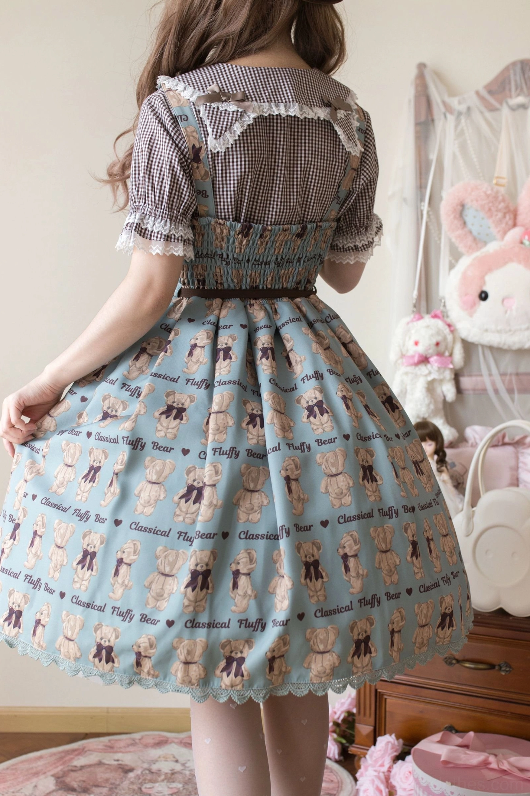 Lace trim detailing on Peter Pan collar of Lolita blouse showing Victorian-inspired aesthetic and delicate craftsmanship