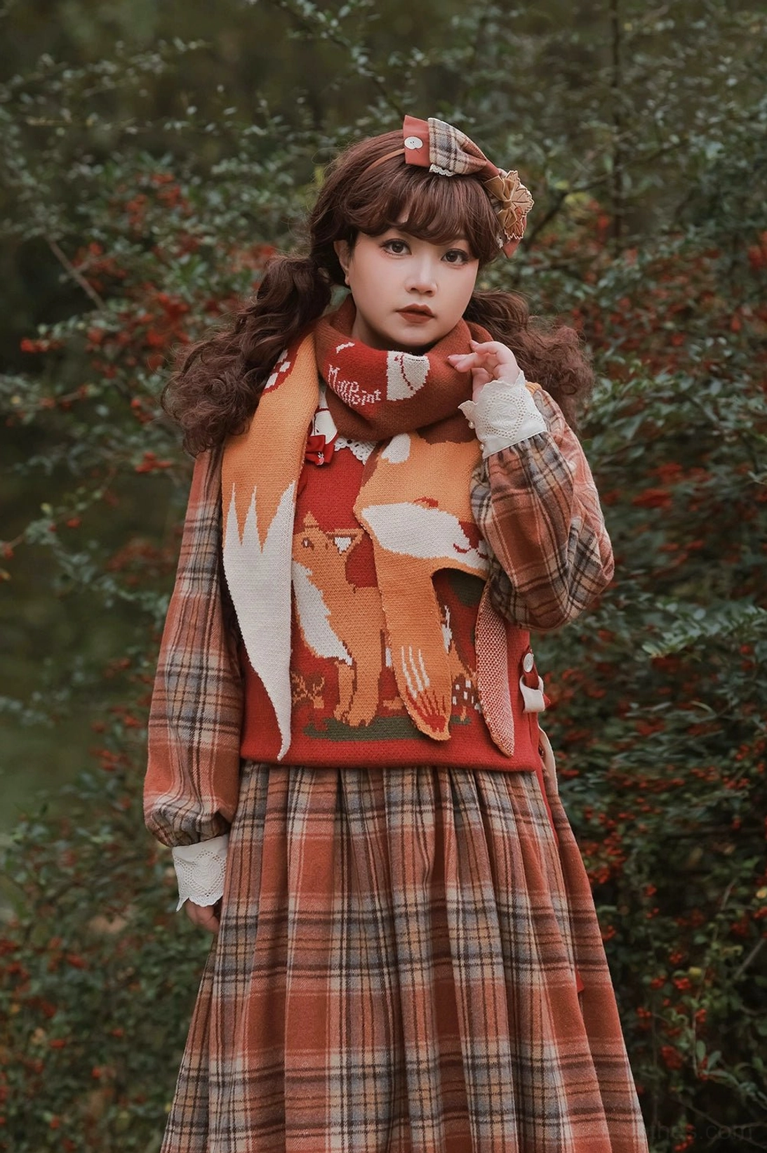 Lolita peter pan collar worn styling model demonstration showing how to wear embroidered faux collar with lace trim elegant placement