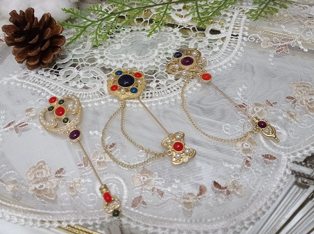 pin-type-brooch-lolita-needle-shape-refined-metallic-design-subtle-sophisticated-accessory-everyday-wear