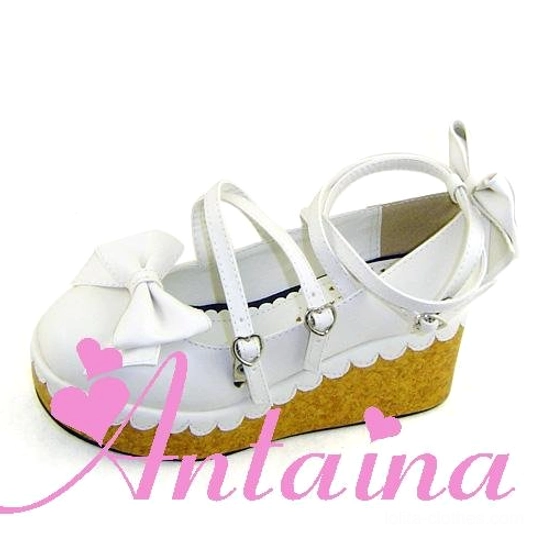 Lolita platform shoes shallow mouth toe box design showing ergonomic fit around foot widest point, comfort engineering, and shallow opening for easy wear
