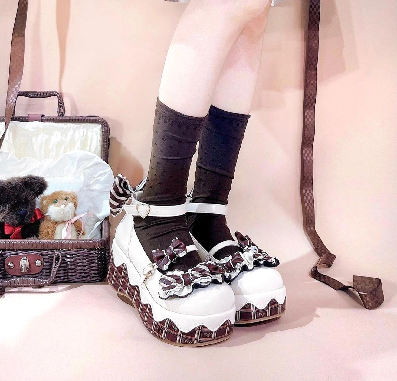 Sweet lolita platform shoes vamp detail view featuring adorable bowknot ornament round-toe design and PU material upper finish