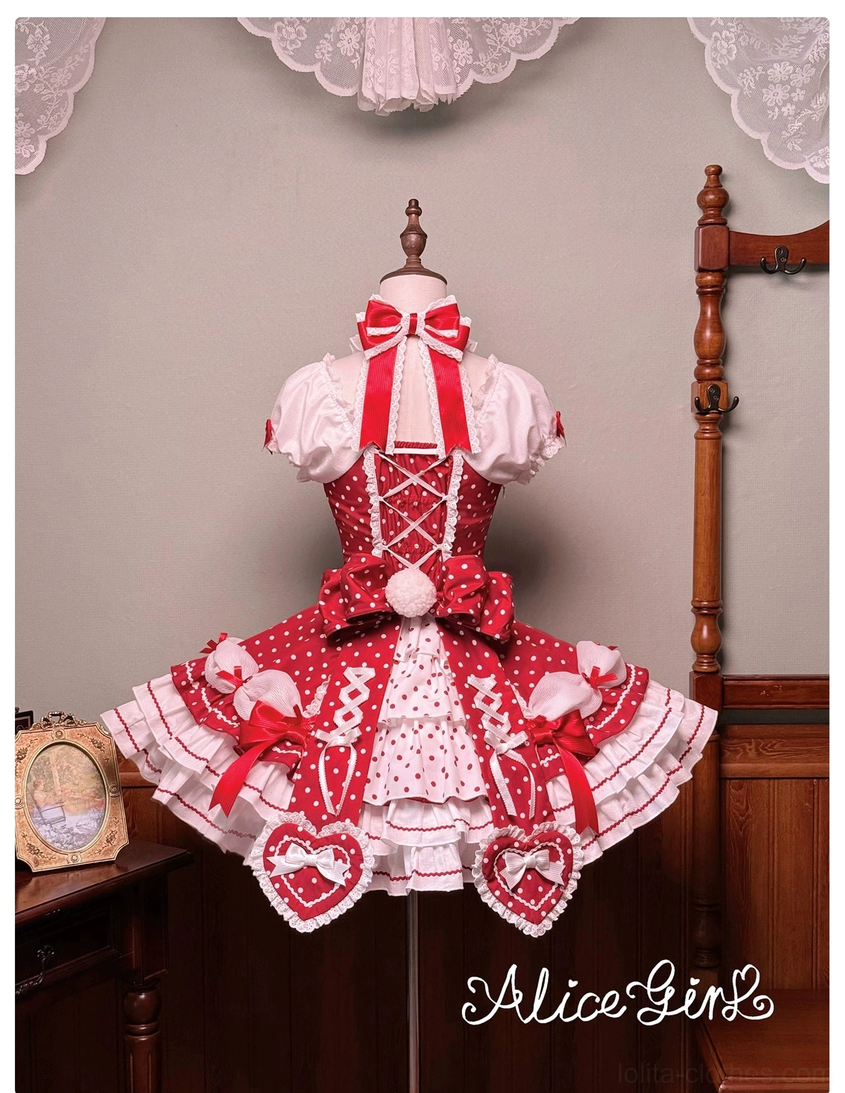 Old School Lolita polka dot dress weekend outing styling showing casual lolita aesthetic