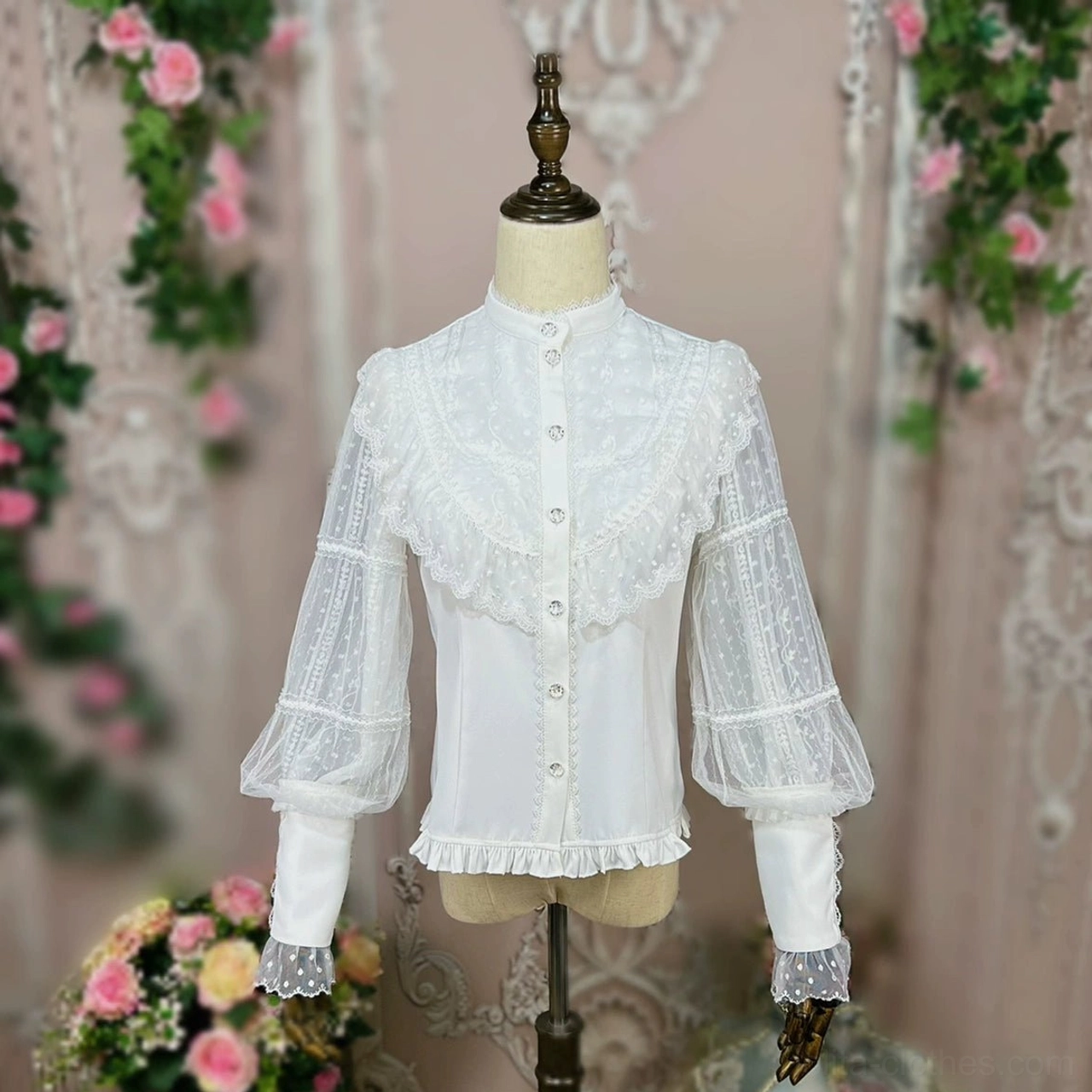 Lolita skirt waist band detail high rise construction adjustable fit decorative button embellishment fastening closure