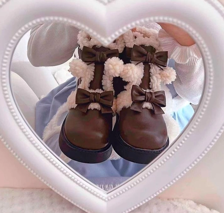 Lolita snow boots worn in coordinate outfit full ensemble styling suggestion