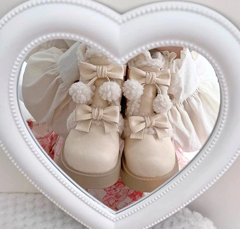 Lolita snow boots detailed close-up interior plush lining magic sticker fastening system