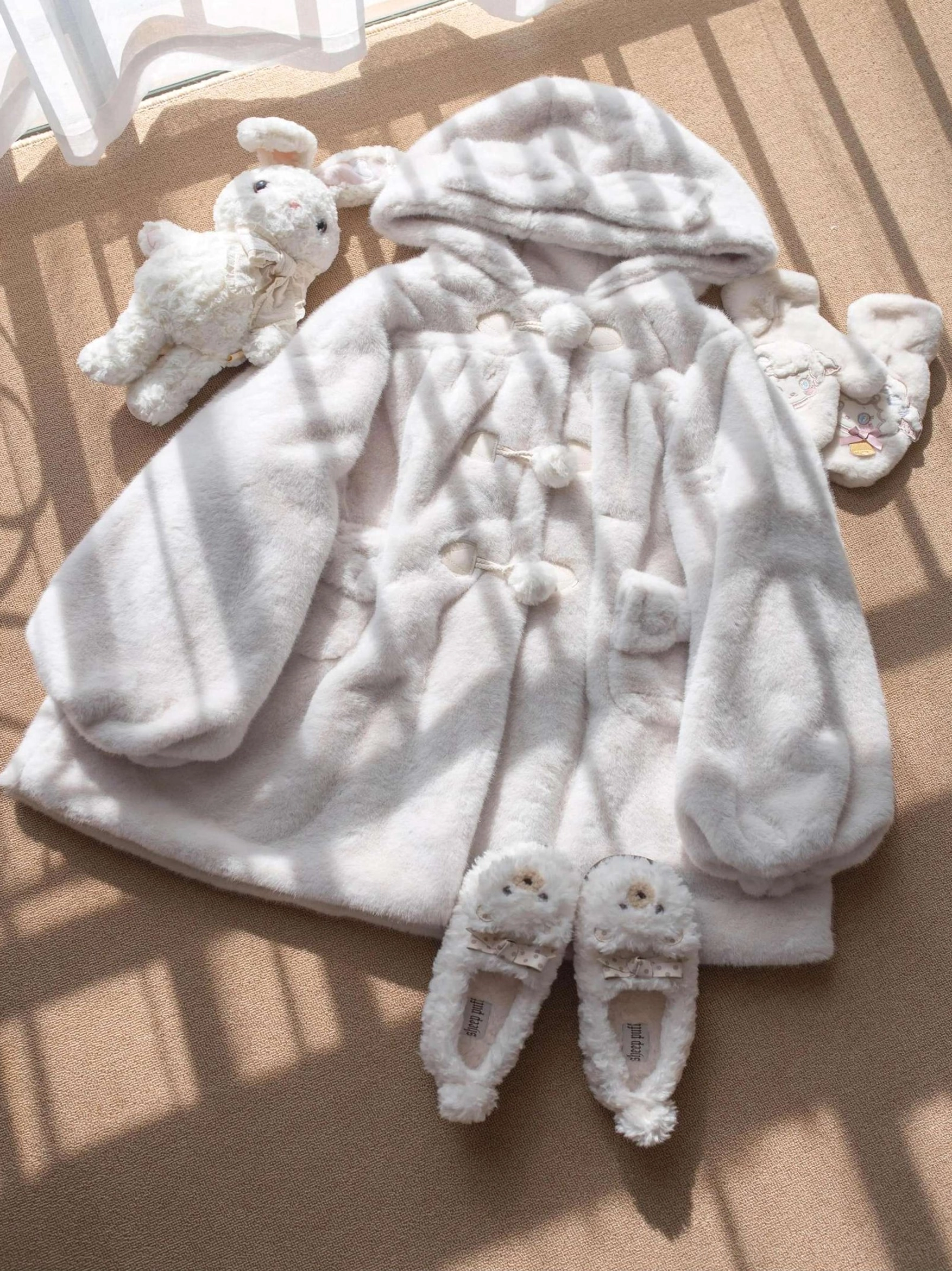 Lolita winter thickened fluffy overcoat sizing guide showing S and L measurements with bear ear hood proportions and sleeve length details