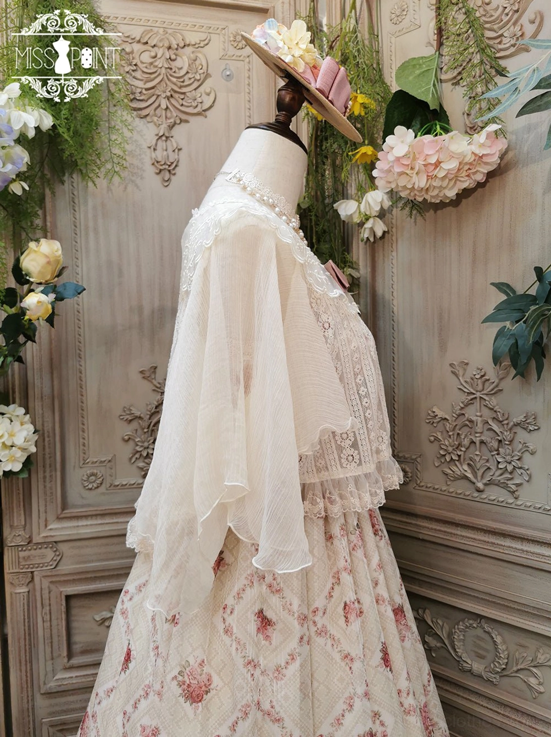 long sleeve retro lolita blouse with elasticized cuffs and functional openings Victorian style