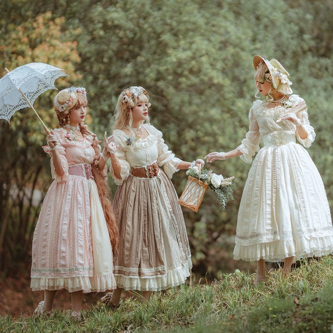 Lolita blouse ivory lotus root sleeve with three-bow brooch coordinate styling