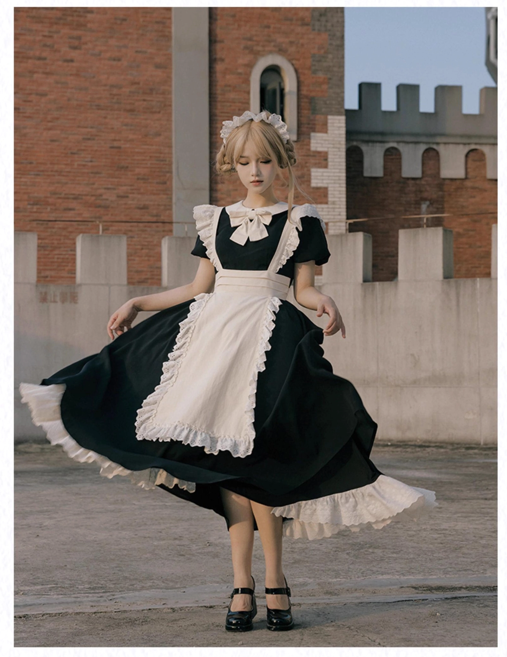 Maid lolita dress sizing comparison showing different sizes fitted on models side-by-side