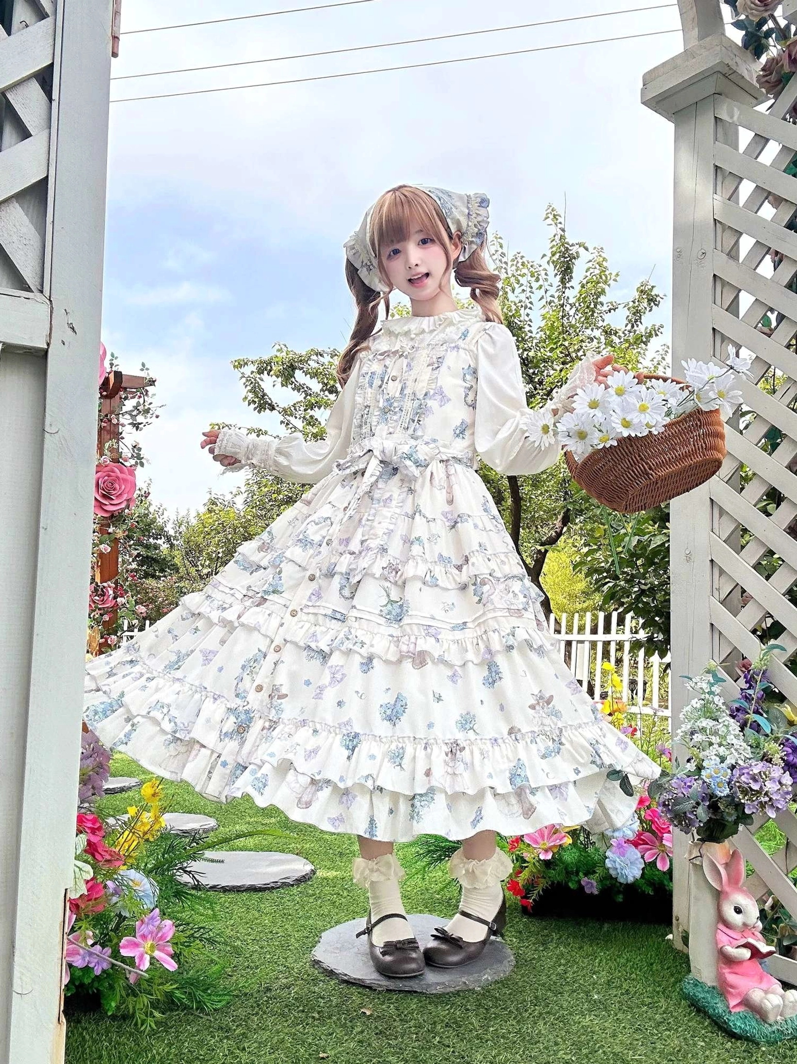 Meow Wreath Lolita JSK dress side view inner blouse hair bonnet garden trellis area twin tail hairstyle flowy layered skirt waist bow decoration themed print wicker basket