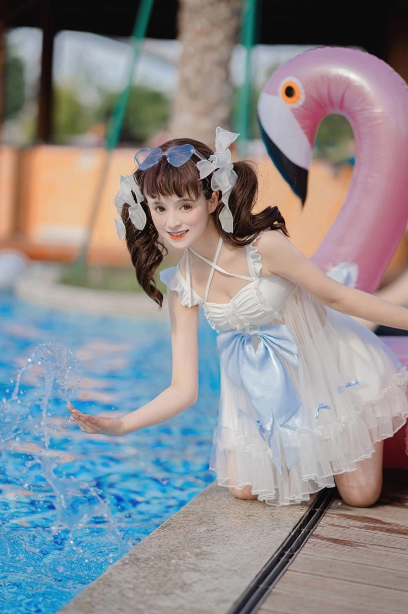 Mermaid dreams lolita two-piece three-quarter view detailed design halter neckline tulle mesh asymmetrical skirt detachable bow premium quality