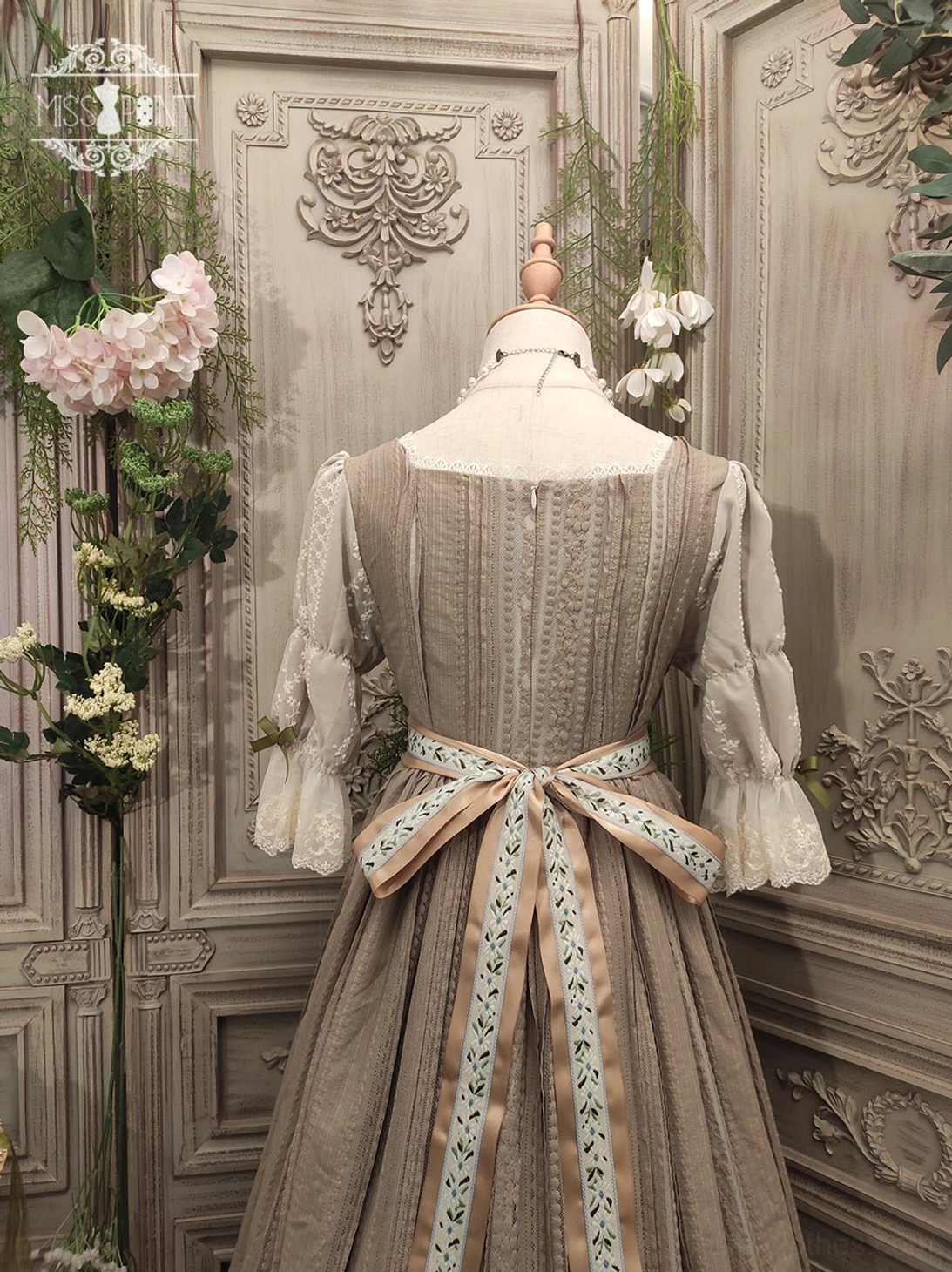 Milky white ribbon beaded lolita belt featuring handcrafted waistband with pearl decorations and classic floral embroidery