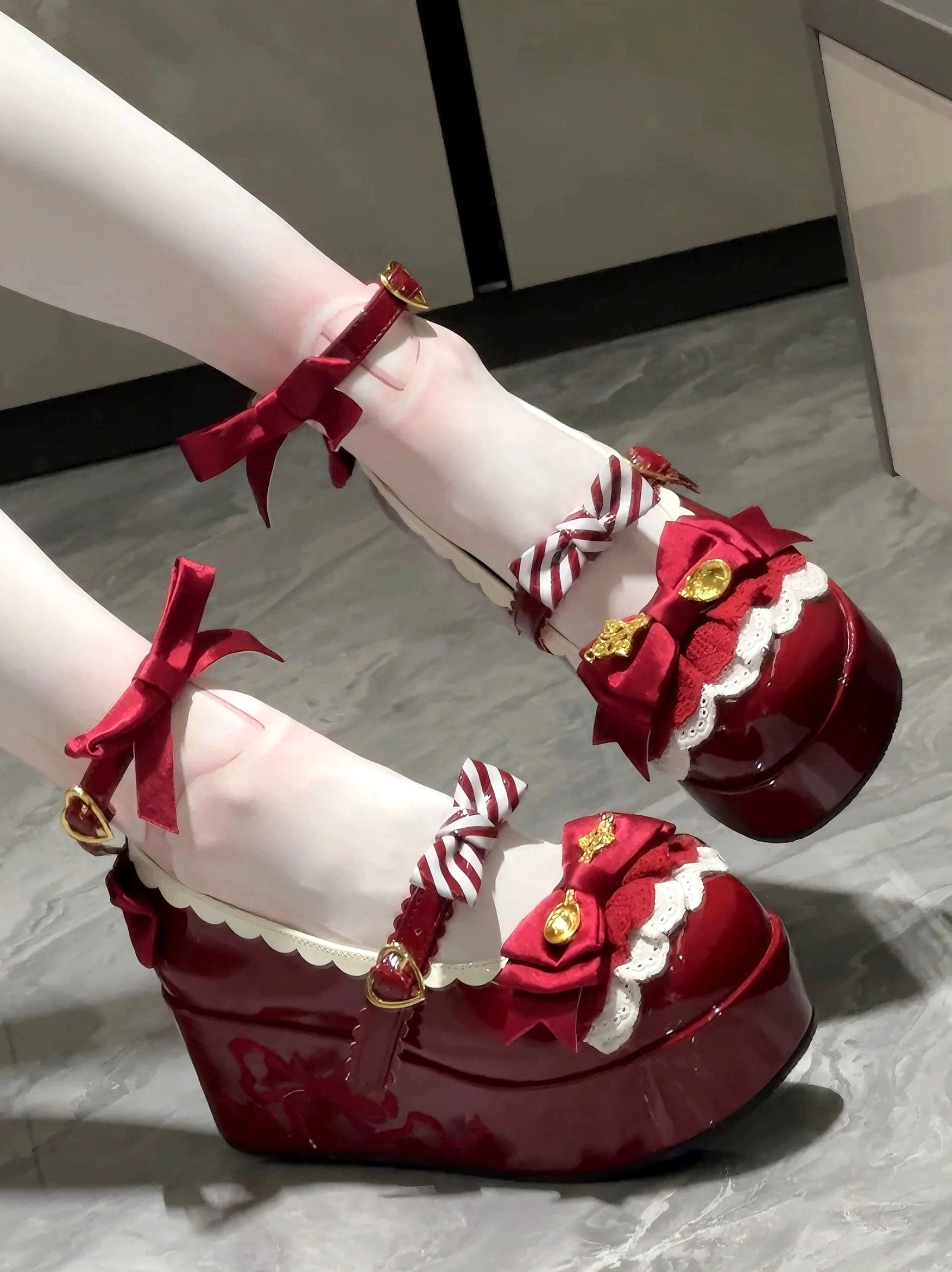 Mousse roll sweet lolita platform shoes bottom sole view showing embroidered bow pattern platform construction and product quality details