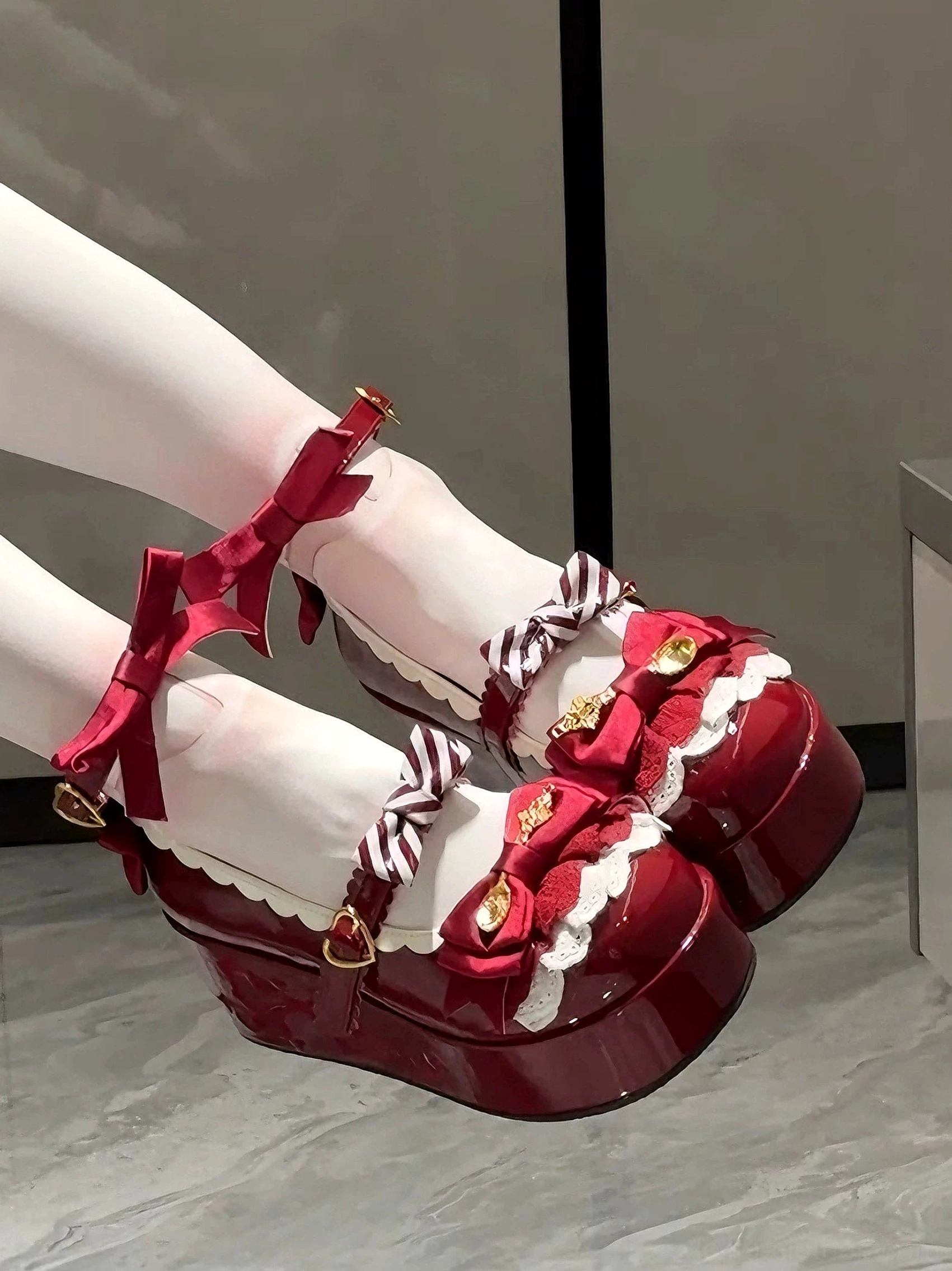 Mousse roll sweet lolita platform shoes close-up detail of ankle strap construction bow embellishments and heel height measurements