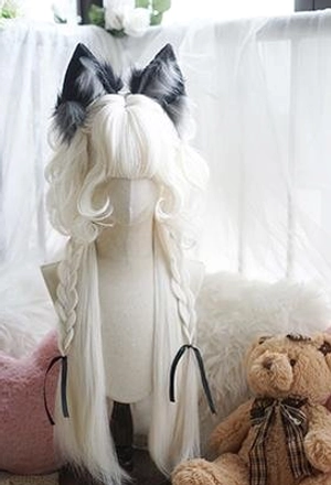 Natural black jellyfish lolita wig styled with gothic-lolita aesthetic, dark JSK and Victorian-inspired accessories for reference