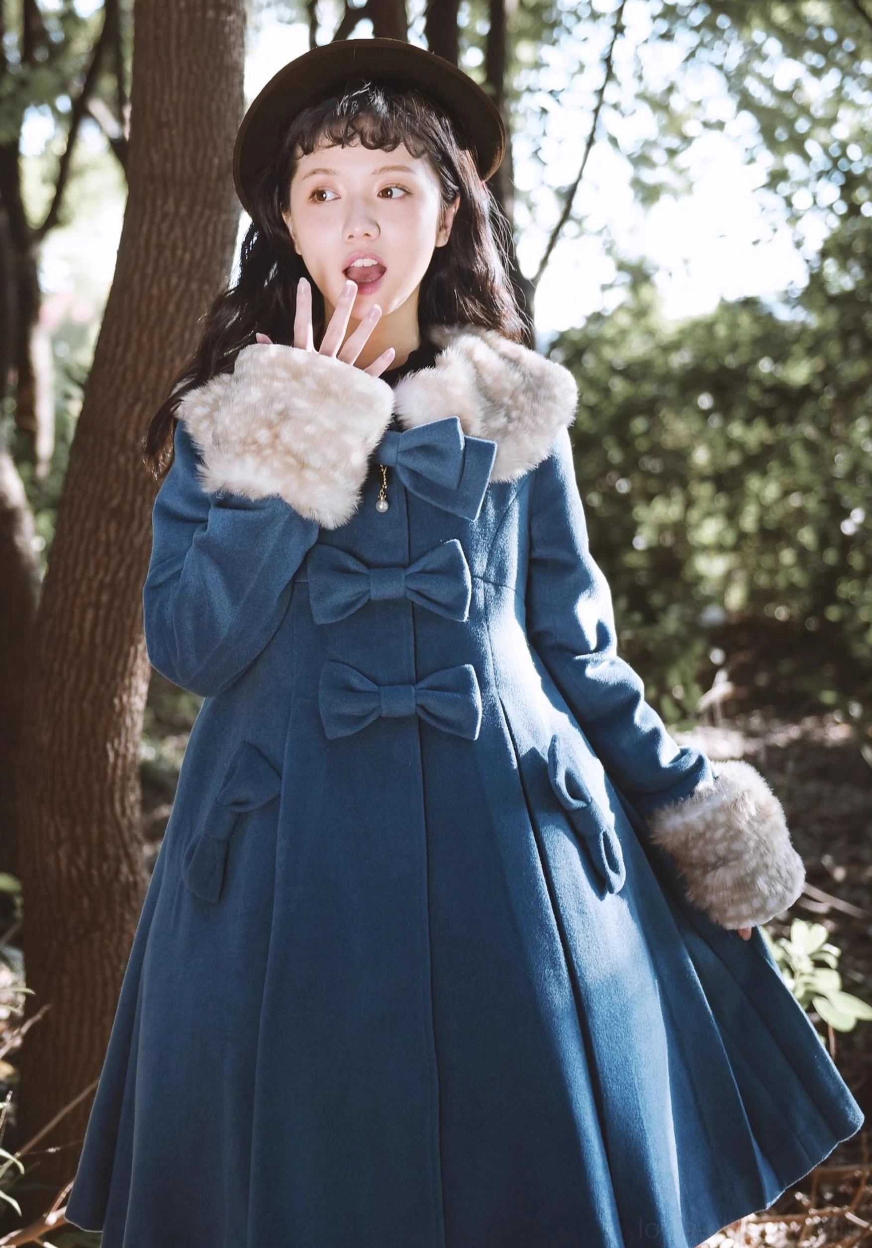 Navy blue lolita winter coat half-body front view outdoor beret multiple front bows jewel chest pendant faux fur
