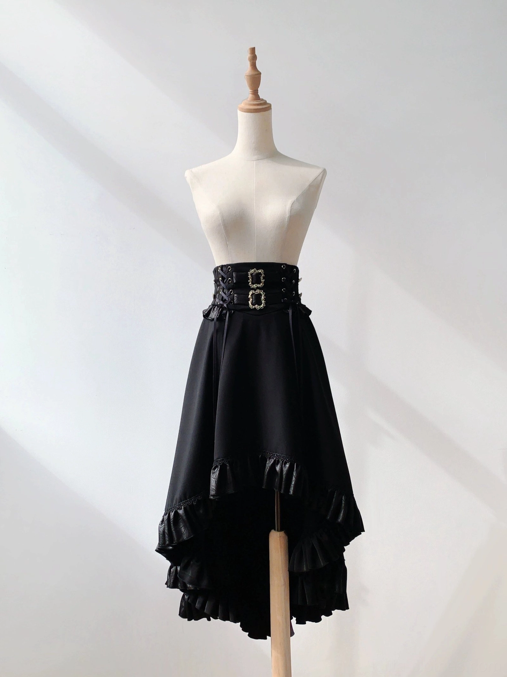 High-waist black asymmetric ruffled ouji lolita skirt front short back long design corset-style waist belt flat display dress form
